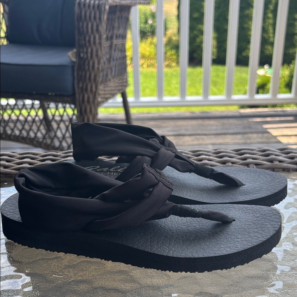 Skechers- Cali Black Yoga Foam Sandals - Picture 5 of 7